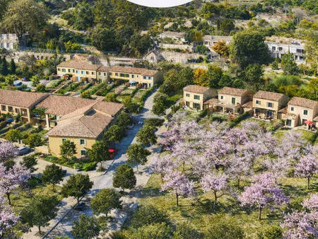 cucuron  terrains constructibles proches centre village