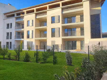 pertuis  centre ville  appartement t3 neuf avec terrasse.