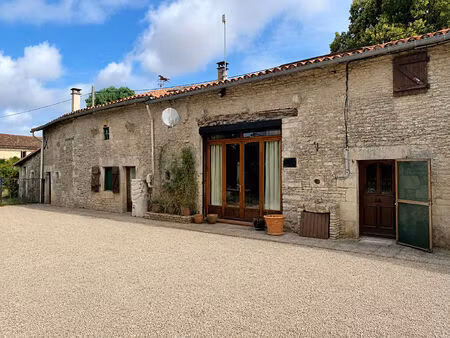charmante maison à blanzay