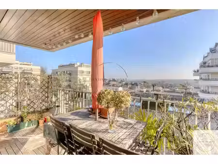 appartement 3/4 chambres  séjour spacieux orienté sud  au calme avec vue dégagée  grand ba