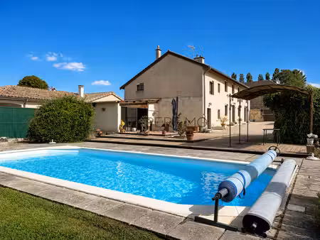 viré – entre mâcon et tournus  une maison familiale avec piscine où il fait bon vivre