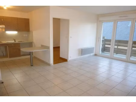location appartement 2 pièces 39 m² à rieupeyroux (12240)
