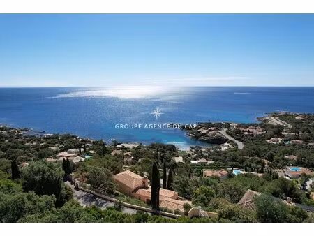 a vendre villa 'beaumont' 4 chambres - 2 appartements - piscine - parkings aux issambres