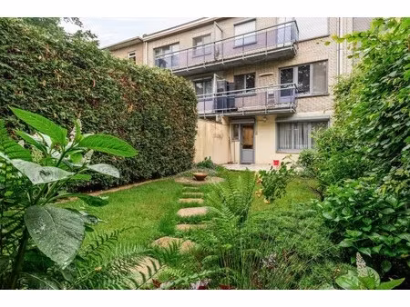 instapklaar gelijkvloers appartement met zonnige tuin op rustige ligging in deurne.