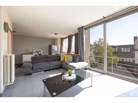 centraal gelegen 1-slaapkamerappartement op tweede verdieping van een klein gebouw