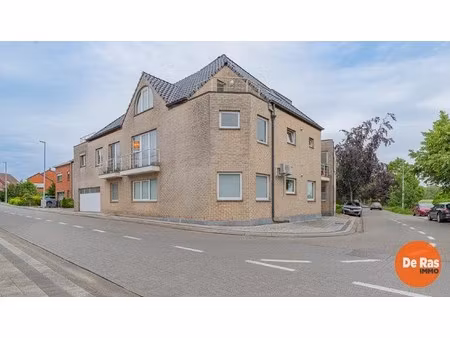 uitbergen - instapklaar éénslaapkamerappartement met carport