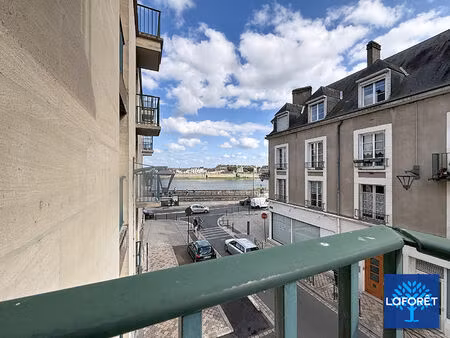appartement avec balcon  vue loire et garage en plein centre-ville