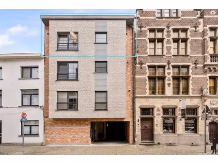 duplex met 2 slpks en 2 terrassen gelegen in centrum lier