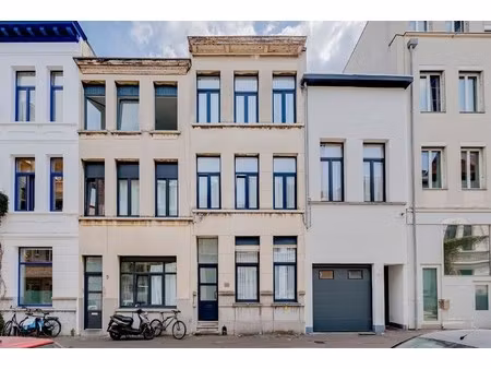 ruime gezinswoning met 4 slaapkamers en zonnige tuin in borgerhout