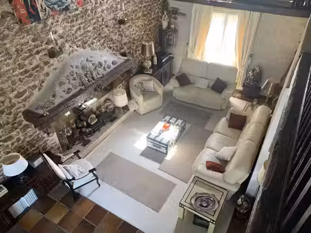 possibilite de separere en 2 habitations !!!! 2 entrees et 2 escaliers existants !!!!!