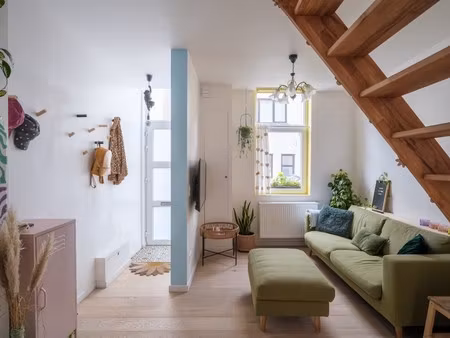 aangename en instapklare woning met drie slaapkamers  gelegen op wandel- en fietsafstand v