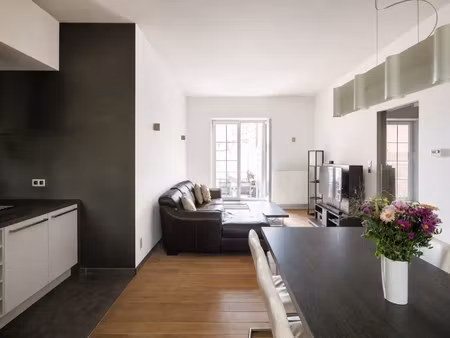 ruime triplex met drie slaapkamers en polyvalente ruimte in het historisch centrum  met zi
