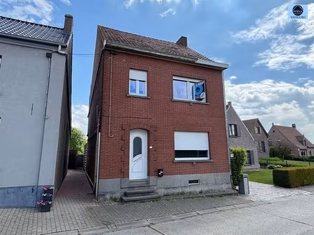 op te frissen woning met 3 slaapkamers en tuin