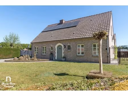 karaktervolle  instapklare woning met extra woonmogelijkheid