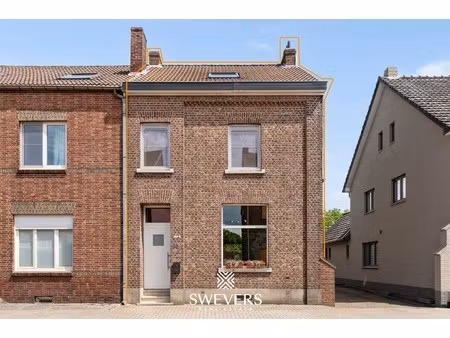 riante 4 slaapkamer woning in vucht