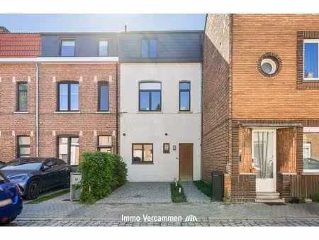 knap afgewerkte woning  aan de vaart te mechelen