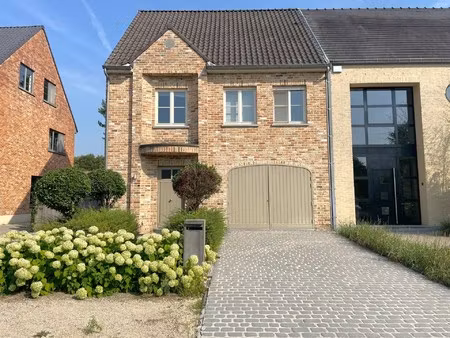 ruime woning met min. 4 slaapkamers op toplocatie