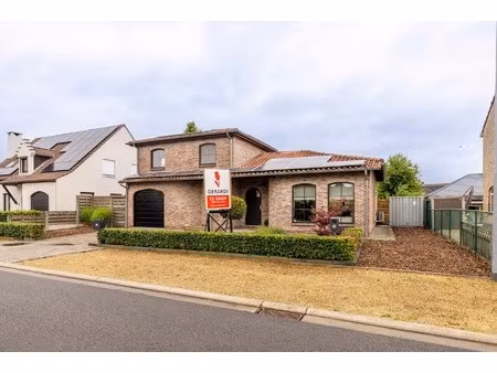af te werken gezinswoning met garage op 557m2 grond