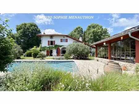 maison de luxe à vendre à urt : 1 620 000 € | 310m²