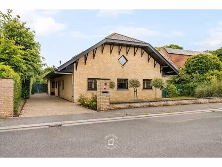 energiezuinige villa met 6 slaapkamers in residentiële buurt