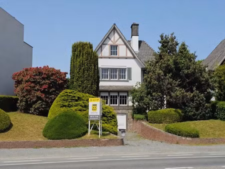 charmante  te renoveren villa op gunstige locatie