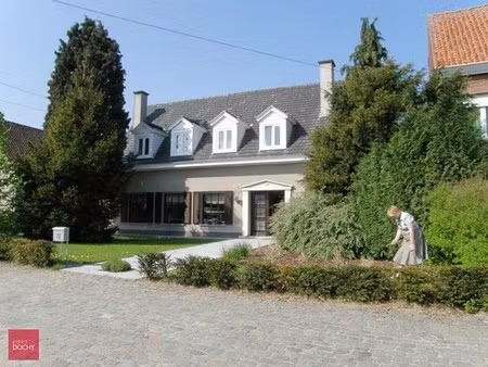 goed gelegen villa met bijgebouw | franklin rooseveltlaan