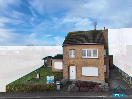 ruime woning met drie slaapkamers