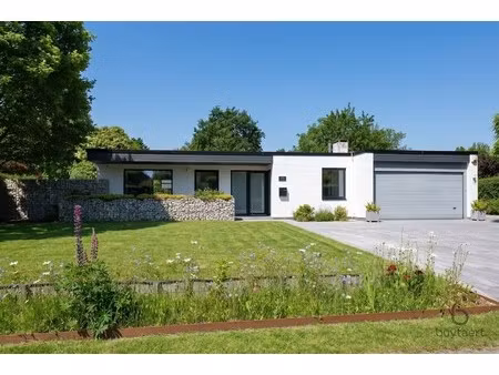 te renoveren zonovergoten gelijkvloers 70’s woning met prachtige tuin en tal van mogelijkh