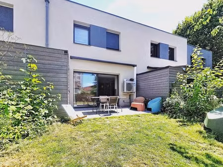 koenigshoffen  duplex 4 pièces de 112 m² avec terrasse  jardin et garage .