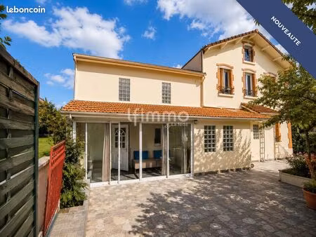 immeuble 8 pièces 122 m²