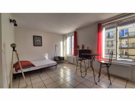 a louer  appartement studio meublé  centre-ville entièrement