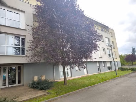 mondelange - f2 dans résidence avec parking