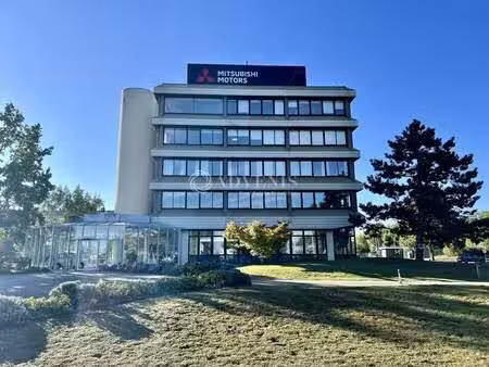 location bureaux 200 m² à 758 m²