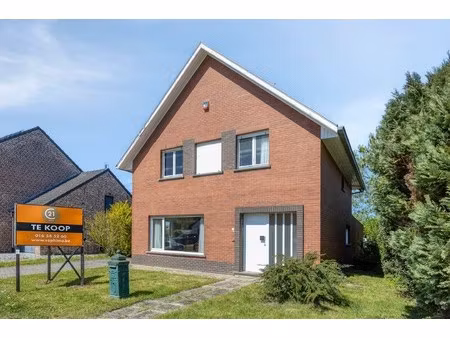 op te frissen woning met 3 slaapkamers op een goede locatie
