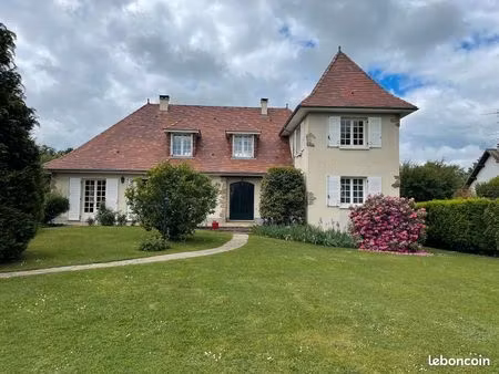 maison 7 pièces 246 m²