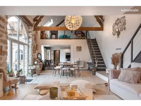maison 10 pièces 270 m²