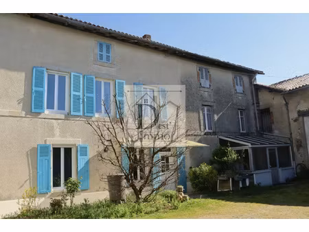 ensemble immobilier à rochechouart 216 m2 habitables et dépe