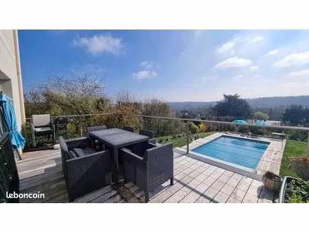 maison moderne avec vue exceptionnelle sur la vallée et piscine chauffée