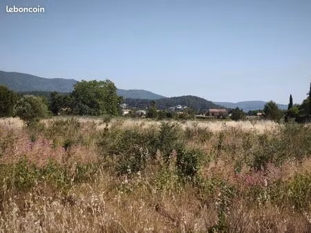 terrain 258 m² cuers