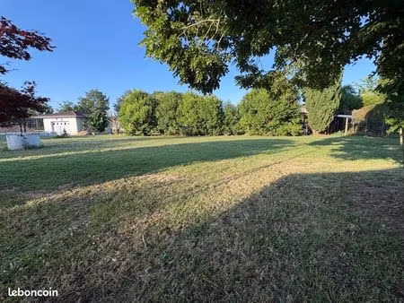terrain fronton 661 m²