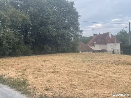 terrain 717 m² precigne