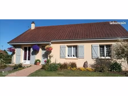 maison familiale 5 chambres avec sous-sol complet sur 1 240 m² de terrain