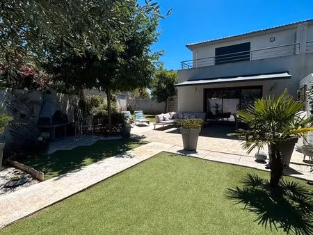 villa t4 sur le cordon lagunaire de la marana