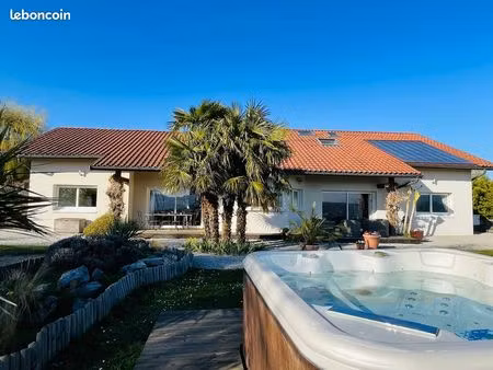 superbe villa avec vue dégagée et grand terrain