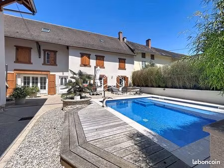 propriété 6 pièces 203 m²
