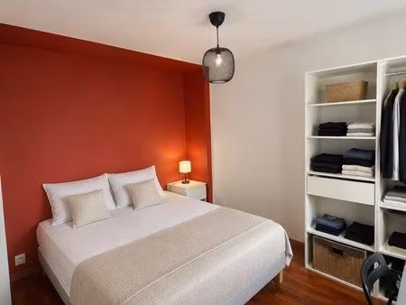 t4 traversant avec balcon et double stationnement proche quartier solvardière