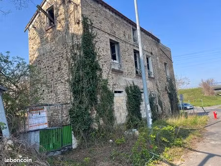 terrain 427 m² avec permis de construire purgé 5 appts et un local commercial à ris-orangi