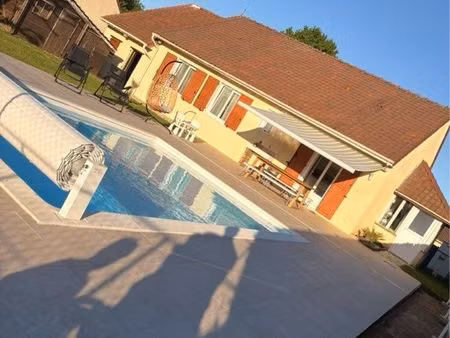 maison de plain-pied rénovée avec piscine