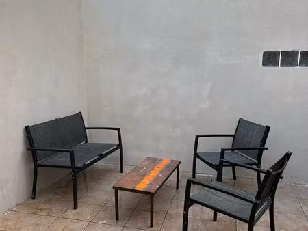 t2 duplex rénové avec terrasse – métro timone / faculté de médecine