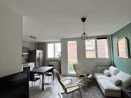 location t3 devant la place villeboeuf à saint-etienne